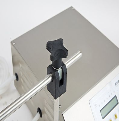 Máquina semiautomática de enchimento e tampa de líquidos para óleo, água potável, bebida vinícola